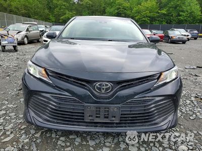 Piąte zdjęcie samochodu w środku: 2018 TOYOTA CAMRY LE VIN:4T1B11HK0JU571012 - miniatura
