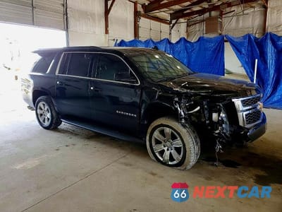 Czwarte zdjęcie samochodu z boku: 2017 CHEVROLET SUBURBAN VIN:1GNSKHKC3HR397758 - miniatura