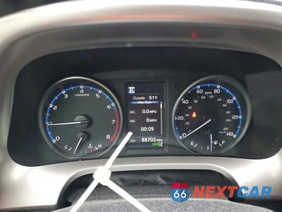 Zdjęcie 9 z 13 samochodu: 2018 TOYOTA RAV4 XLE VIN:JTMRFREV8JJ244845 - miniatura
