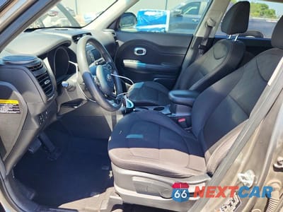 Zdjęcie 7 z 12 samochodu: 2018 KIA SOUL BASE VIN:KNDJN2A26J7610852 - miniatura