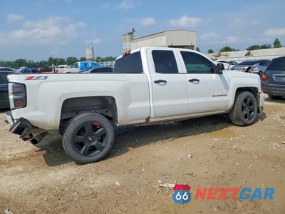 Trzecie zdjęcie samochodu z tyłu: 2017 CHEVROLET SILVERADO K1500 LT VIN:1GCVKREC5HZ386798 - miniatura