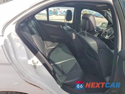 Zdjęcie 10 z 12 samochodu: 2013 MERCEDES-BENZ C 300 4MATIC VIN:WDDGF8AB9DR242451 - miniatura