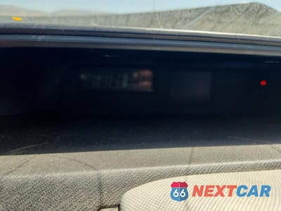 Zdjęcie 9 z 12 samochodu: 2012 TOYOTA PRIUS C THREE VIN:JTDKDTB37C1002722 - miniatura