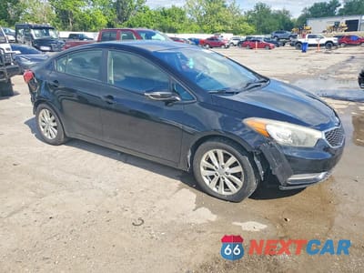 Czwarte zdjęcie samochodu z boku: 2015 KIA FORTE LX VIN:KNAFX4A67F5353649 - miniatura