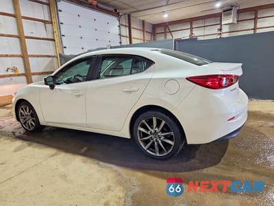 Drugie zdjęcie samochodu z przodu: 2018 MAZDA 3 TOURING VIN:3MZBN1V38JM203250 - miniatura