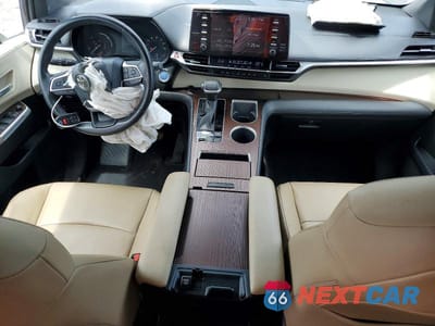 Zdjęcie 8 z 13 samochodu: 2021 TOYOTA SIENNA XLE VIN:5TDYRKEC1MS025368 - miniatura