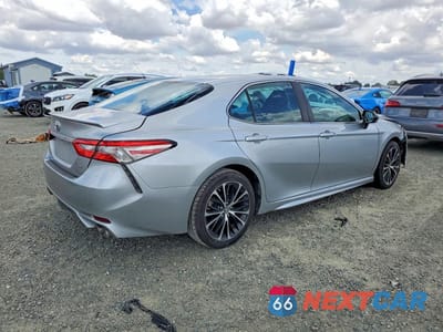 Trzecie zdjęcie samochodu z tyłu: 2018 TOYOTA CAMRY SE VIN:4T1B11HK3JU130765 - miniatura