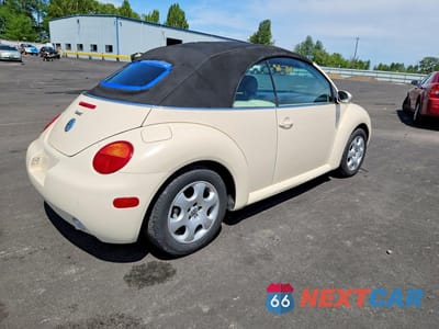 Trzecie zdjęcie samochodu z tyłu: 2003 VOLKSWAGEN NEW BEETLE GLS VIN:3VWCK21Y73M310121 - miniatura