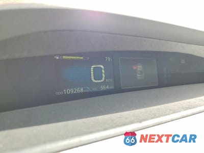 Zdjęcie 9 z 13 samochodu: 2016 TOYOTA PRIUS THREE VIN:JTDKARFU6G3507756 - miniatura