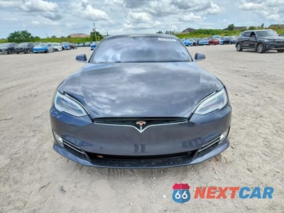 Piąte zdjęcie samochodu w środku: 2016 TESLA MODEL S VIN:5YJSA1E43GF143561 - miniatura