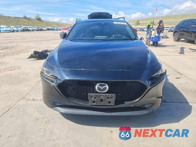Piąte zdjęcie samochodu w środku: 2023 MAZDA 3 PREMIUM VIN:JM1BPBMM2P1612668 - miniatura