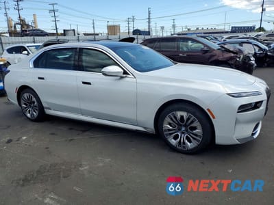 Czwarte zdjęcie samochodu z boku: 2024 BMW I7 EDRIVE50 VIN:WBY43EJ02RCP22326 - miniatura