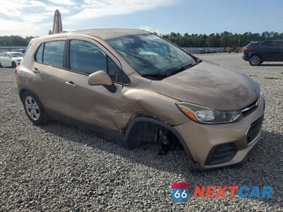 Czwarte zdjęcie samochodu z boku: 2018 CHEVROLET TRAX LS VIN:3GNCJKSB9JL305920 - miniatura