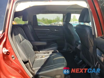 Zdjęcie 11 z 14 samochodu: 2018 TOYOTA HIGHLANDER SE VIN:5TDJZRFH3JS805162 - miniatura