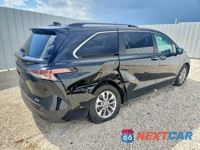 Trzecie zdjęcie samochodu z tyłu: 2026 TOYOTA SIENNA XLE 8-PASSENGER VIN:5TDYRKEC0TS294086 - miniatura