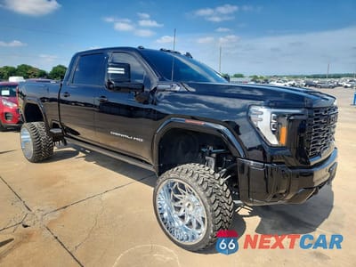 Czwarte zdjęcie samochodu z boku: 2024 GMC SIERRA K2500 DENALI ULTIMATE VIN:1GT49XEY0RF145869 - miniatura