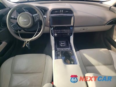 Zdjęcie 8 z 12 samochodu: 2017 JAGUAR XE PRESTIGE VIN:SAJAK4BN9HA971696 - miniatura