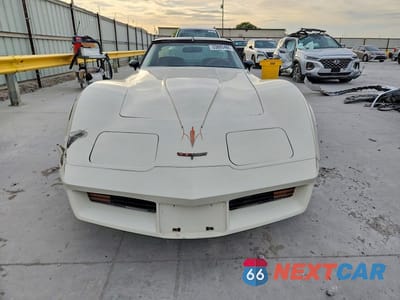 Piąte zdjęcie samochodu w środku: 1981 CHEVROLET CORVETTE VIN:1G1AY8764BS402447 - miniatura