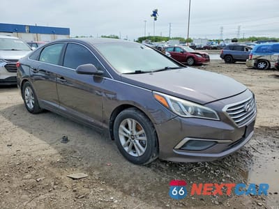 Czwarte zdjęcie samochodu z boku: 2017 HYUNDAI SONATA SE VIN:5NPE24AF2HH504266 - miniatura