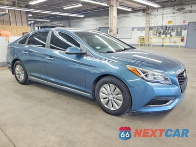 Czwarte zdjęcie samochodu z boku: 2016 HYUNDAI SONATA HYBRID SE VIN:KMHE24L14GA015595 - miniatura