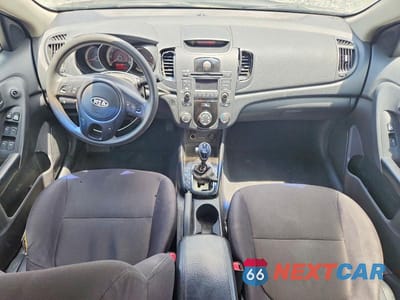 Zdjęcie 8 z 12 samochodu: 2012 KIA FORTE EX VIN:KNAFU4A24C5488587 - miniatura