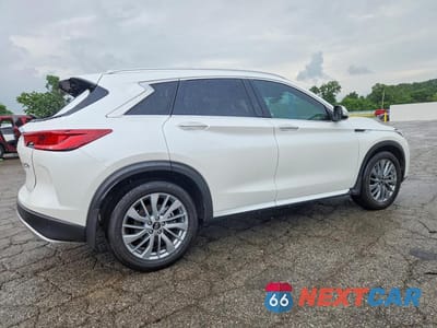 Trzecie zdjęcie samochodu z tyłu: 2025 INFINITI QX50 LUXE VIN:3PCAJ5BB8SF102101 - miniatura