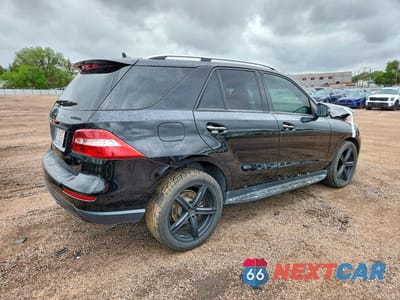 Trzecie zdjęcie samochodu z tyłu: 2015 MERCEDES-BENZ ML 250 BLUETEC VIN:4JGDA0EB7FA473420 - miniatura