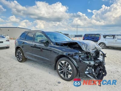 Czwarte zdjęcie samochodu z boku: 2026 VOLVO XC60 PLUS VIN:YV4M12RC4T1437065 - miniatura