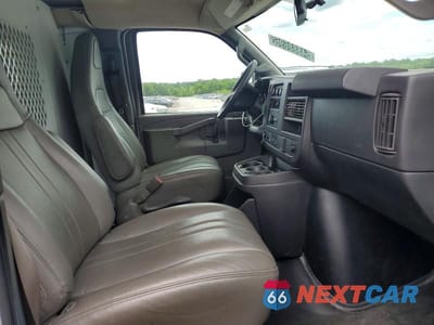 Zdjęcie 10 z 12 samochodu: 2021 CHEVROLET EXPRESS G2500 VIN:1GCWGAF72M1188729 - miniatura