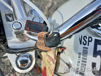 Zdjęcie 8 z 9 samochodu: 2010 HONDA VT750 S VIN:JH2RC5816AK000915 - miniatura