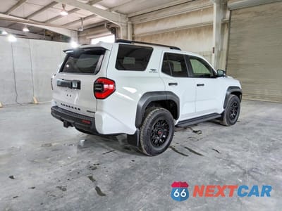 Trzecie zdjęcie samochodu z tyłu: 2026 TOYOTA 4RUNNER TRD OFF-ROAD PREMIUM HV VIN:JTEVB5BR4T5026645 - miniatura