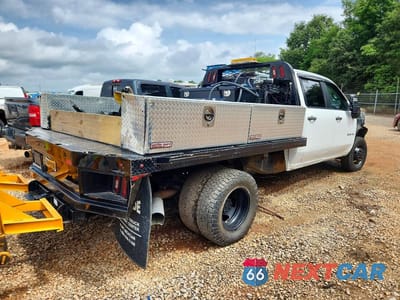 Trzecie zdjęcie samochodu z tyłu: 2021 CHEVROLET SILVERADO K3500 VIN:1GB4YSEYXMF123641 - miniatura