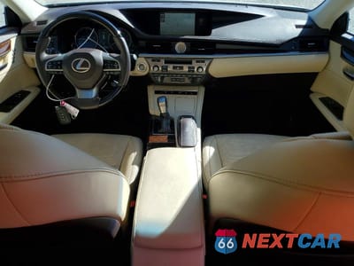 Zdjęcie 8 z 12 samochodu: 2018 LEXUS ES 350 VIN:58ABK1GG7JU090578 - miniatura