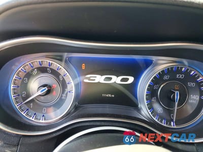 Zdjęcie 9 z 12 samochodu: 2017 CHRYSLER 300 LIMITED VIN:2C3CCAAG5HH552417 - miniatura
