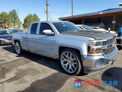 Czwarte zdjęcie samochodu z boku: 2018 CHEVROLET SILVERADO K1500 LT VIN:1GCVKREH1JZ138565 - miniatura