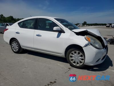 Czwarte zdjęcie samochodu z boku: 2014 NISSAN VERSA 1.6 S VIN:3N1CN7AP3EL811257 - miniatura
