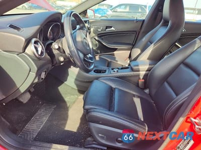 Zdjęcie 7 z 12 samochodu: 2019 MERCEDES-BENZ CLA 250 VIN:WDDSJ4EB6KN776250 - miniatura