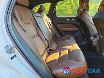 Zdjęcie 11 z 13 samochodu: 2021 VOLVO XC60 T5 MOMENTUM VIN:YV4102RK2M1741963 - miniatura