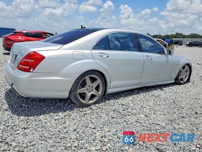 Trzecie zdjęcie samochodu z tyłu: 2011 MERCEDES-BENZ S 550 4MATIC VIN:WDDNG8GB9BA409219 - miniatura