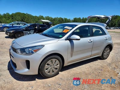 2020 KIA RIO 5-DOOR S 3KPA25AD4LE352880 - główne zdjęcie licytacji z USA - miniatura