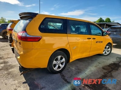 Trzecie zdjęcie samochodu z tyłu: 2017 TOYOTA SIENNA LE VIN:5TDZK3DC9GS699501 - miniatura