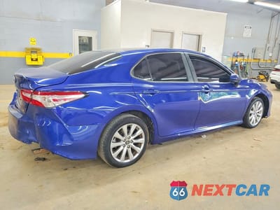 Trzecie zdjęcie samochodu z tyłu: 2018 TOYOTA CAMRY LE VIN:4T1B11HK9JU579383 - miniatura