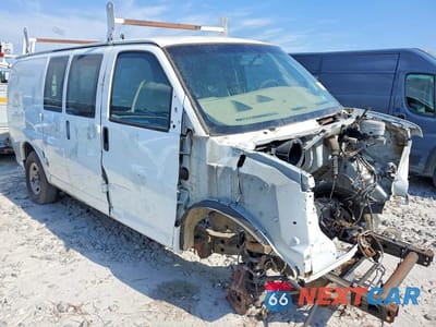 Czwarte zdjęcie samochodu z boku: 2013 CHEVROLET EXPRESS 2500 CARGO DELIVERY VAN VIN:1GCWGFCG6D1128079 - miniatura