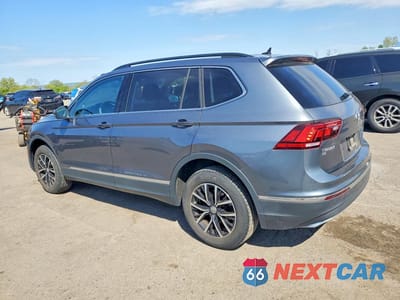Drugie zdjęcie samochodu z przodu: 2021 VOLKSWAGEN TIGUAN SE VIN:3VV2B7AX1MM147391 - miniatura