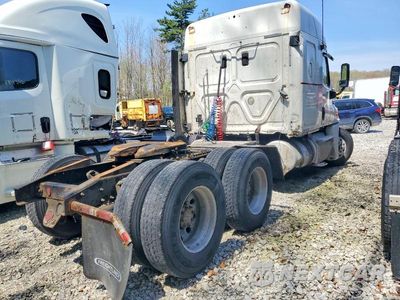 Czwarte zdjęcie samochodu z boku: 2012 FREIGHTLINER CASCADIA SEMI TRUCK VIN:1FUJGLDR4CSBT0765 - miniatura