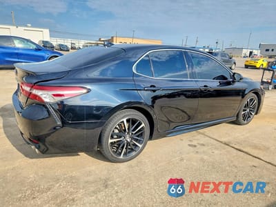 Trzecie zdjęcie samochodu z tyłu: 2019 TOYOTA CAMRY XSE VIN:4T1B61HK0KU811176 - miniatura