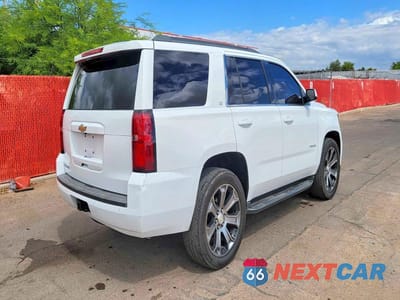 Czwarte zdjęcie samochodu z boku: 2016 CHEVROLET TAHOE K1500 LT VIN:1GNSKBKC9GR404918 - miniatura