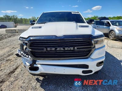 Piąte zdjęcie samochodu w środku: 2022 RAM 1500 LARAMIE VIN:1C6SRFJT5NN385017 - miniatura
