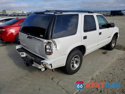 Trzecie zdjęcie samochodu z tyłu: 2004 CHEV BLAZER VIN:1GNCS13X74K157628 - miniatura