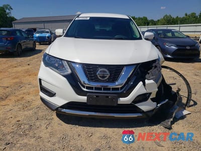 Piąte zdjęcie samochodu w środku: 2020 NISSAN ROGUE S VIN:5N1AT2MV8LC811315 - miniatura